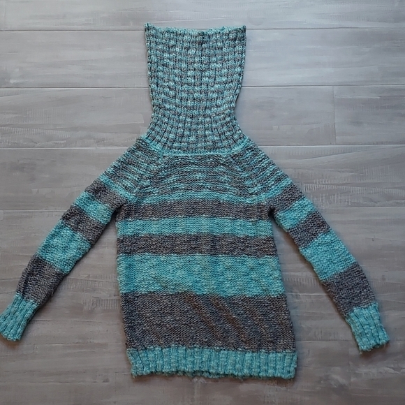 Turtleneck sweater - Picture 2 of 2
